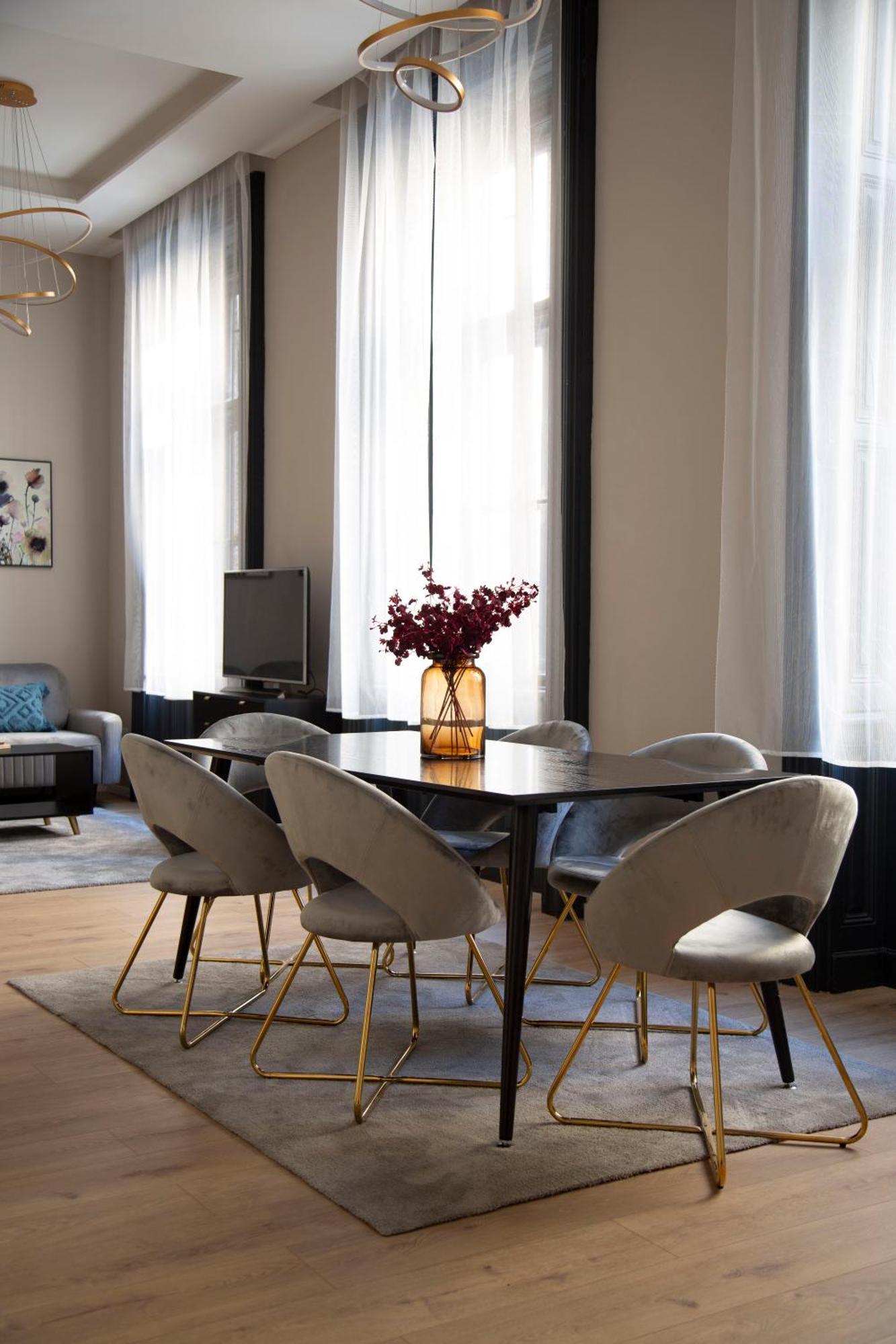 Luxurious & Spacious In The Kertesz Street Apartmán